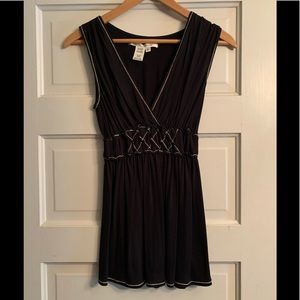 ⭐️ 3/$10 Max Studio V-Neck Top